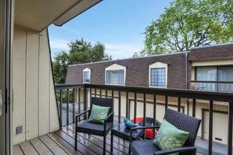 Beautiful 1b1b master room with private balcony in safe neighborhood 4