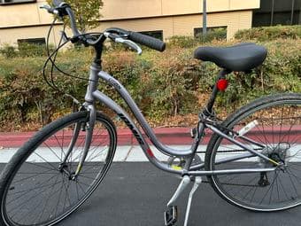 Jamis citizen1 Step-Thru bike (like new) 1