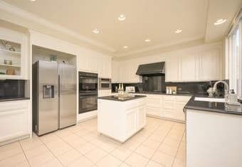 Spacious Ensuite Rooms Available in Mountain View Home with Pool 4