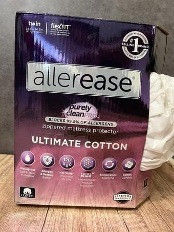 Twin size zip mattress protector 1