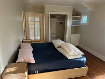 Full Master Bedroom & Bathroom in Menlo Park Home Managed by Grad Stud 1