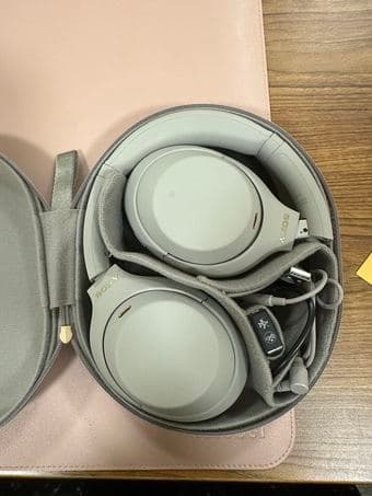 Sony WH-1000XM4 Wireless Headphones (Like New) 1