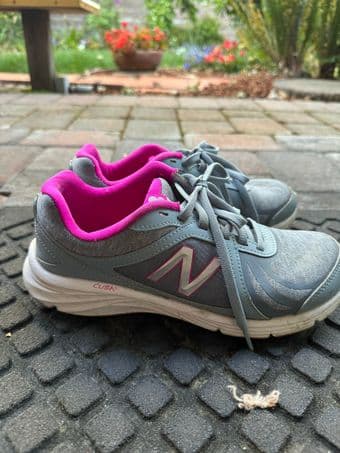 New Balance women's sneaker  (barely worn) 1