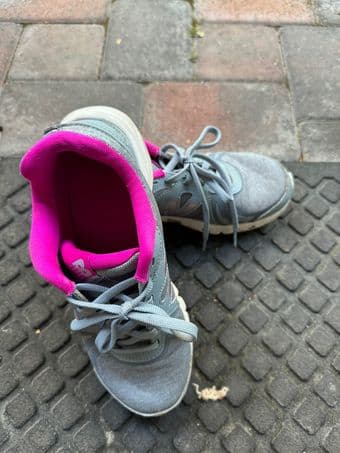 New Balance women's sneaker  (barely worn) 2