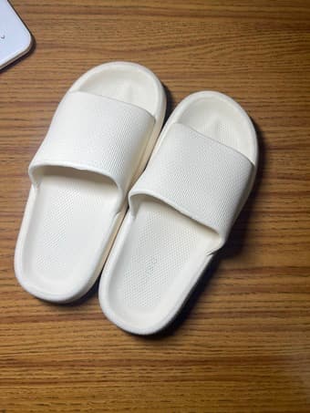 Shower Slippers Womens 9, Mens 8 1