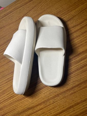 Shower Slippers Womens 9, Mens 8 2