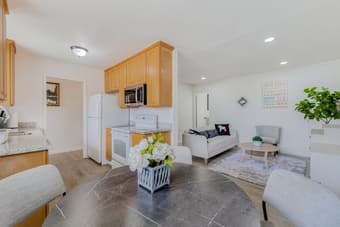 四卧两卫House中房间出租 – 步行至Costco和Redwood City市中心，骑行或驾车至斯坦福 1