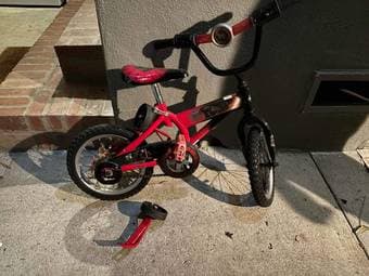 Kids bike with training wheels 1