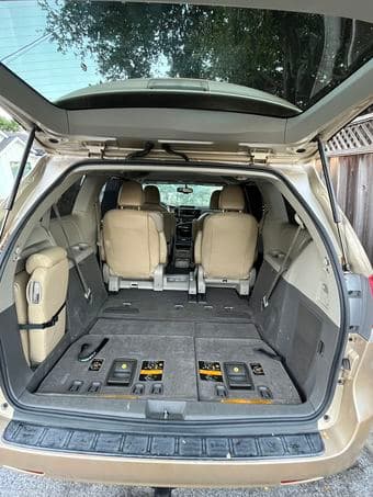 Toyota Sienna LE 2011 172,2xx 2