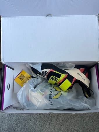 NEW La Sportiva Otaki Climbing Shoes (W - 39.5) 1