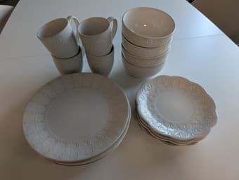 Dinnerware Set 1