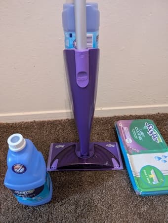 Swiffer mop 1