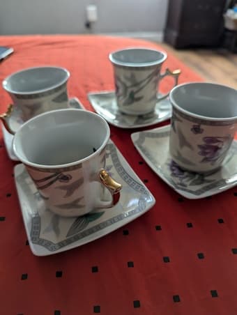 Set of 4 floral teacups with gold accents. $30 1