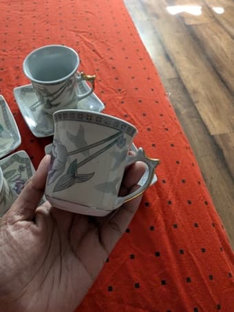 Set of 4 floral teacups with gold accents. $30 2