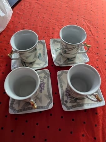 Set of 4 floral teacups with gold accents. $30 3