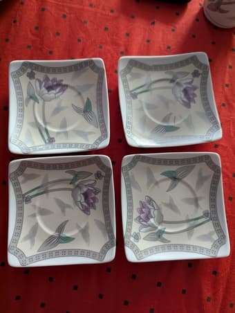 Set of 4 floral teacups with gold accents. $30 4