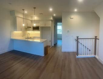 Spacious 3B/3B Townhome in Mountain View – Guest Room for Rent 1