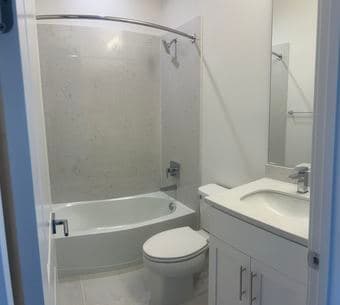 Spacious 3B/3B Townhome in Mountain View – Guest Room for Rent 2