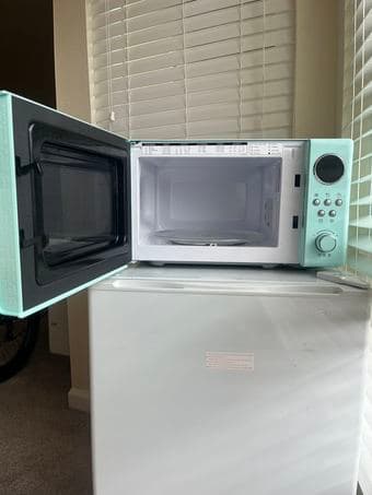 Like-New Insignia Microwave and Mini-freezer 2