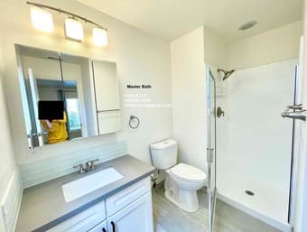 2bd/2ba Redwood City home - open layout, vaulted, skylights! 3