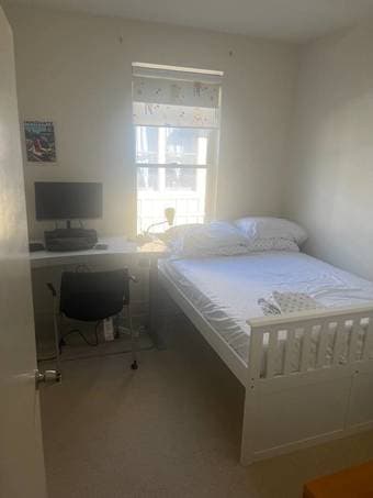 1 Bedroom/Bathroom of townhouse available for female renter(Palo Alto) 4