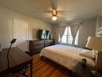 Furnished room for short-term stay (female only) available until Nov27 1