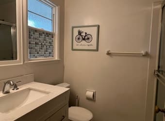 Furnished room for short-term stay (female only) available until Nov27 3