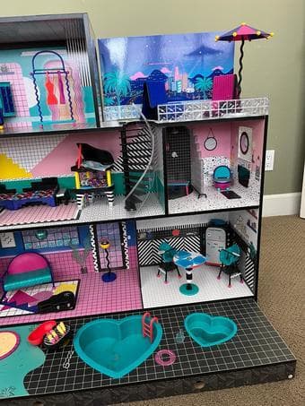 LOL Surprise OMG House Dollhouse 1