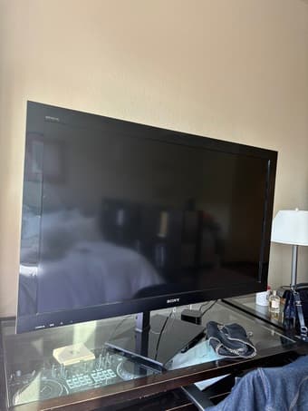 Selling 52-inch Sony Bravia TV 2