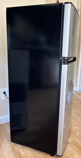Frigidaire - 4.5 Cu. Ft. Mini Fridge - Silver 3