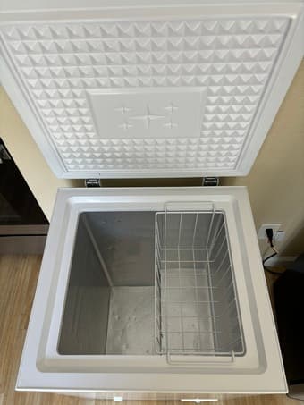 Insignia™ - 3.5 Cu. Ft. Chest Freezer - White 2