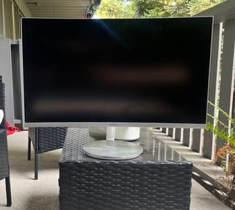 Samsung Curved 27" Monitor 1