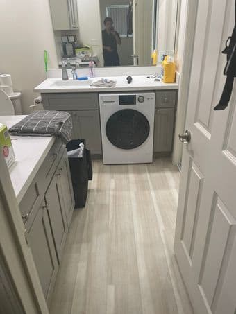 Studio apartment for lease, 420 sq ft with renovated bath and parking 3