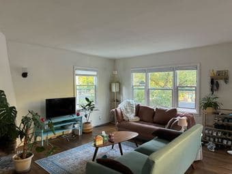 Room in 2bed/1bath available in Palo Alto, steps away from Stanford! 1