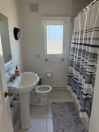 1 bedroom/1 bath apartment in the College Terrace 4