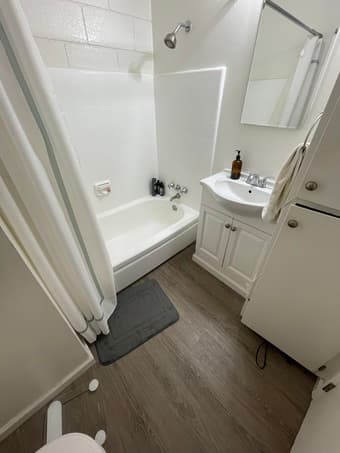 1 room available in 2bed/2bath apartment near Stanford 2