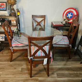 40 inch Round Glass Table with (free) Chairs 2