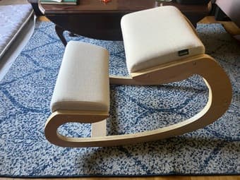Diemer kneeling chair almost new 1