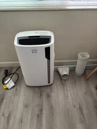 Portable AC unit - DeLonghi Pinguino 7200 BTU 1