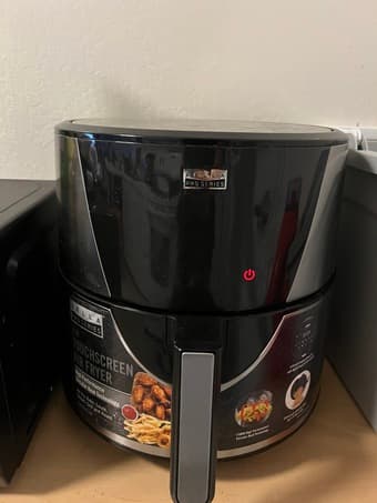 Studio 2 moving sale: Air Fryer 1