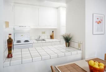 Subleasing On-Campus Hulme Midrise 1 BR Apartment Dec 6 - Jan 12 2