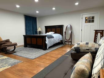 1 bed/1 bath back cottage in RWC, all utilities included 2