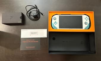 OneXPlayer Onexfly F1 with AMD Ryzen 7-7840U Handheld 1