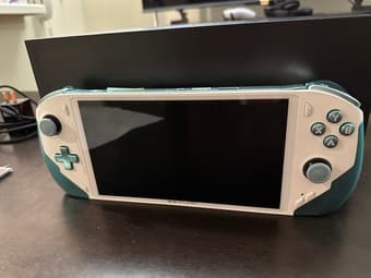 OneXPlayer Onexfly F1 with AMD Ryzen 7-7840U Handheld 2