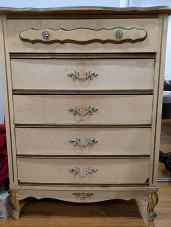 Dresser 1
