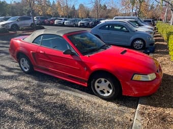 2000 Convertible Ford Mustang with brand new engine 2