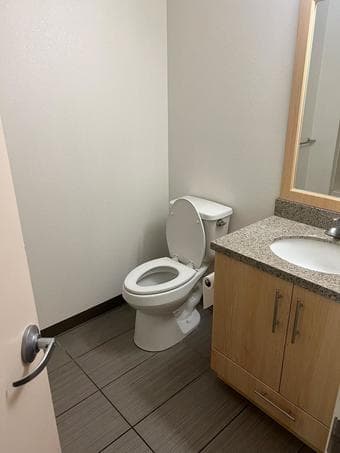 1 bedroom with private bathroom in 2bd 2 BR in EVGR 2