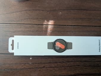 Samsung Galaxy Watch 7 40mm Bluetooth AI Smartwatch - brand new 1