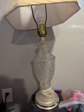 Classy lamp with 9 spare lightbulbs 3