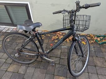 Mountain bike with u-lock, basket and pump, pick-up Dec 15 morning 1